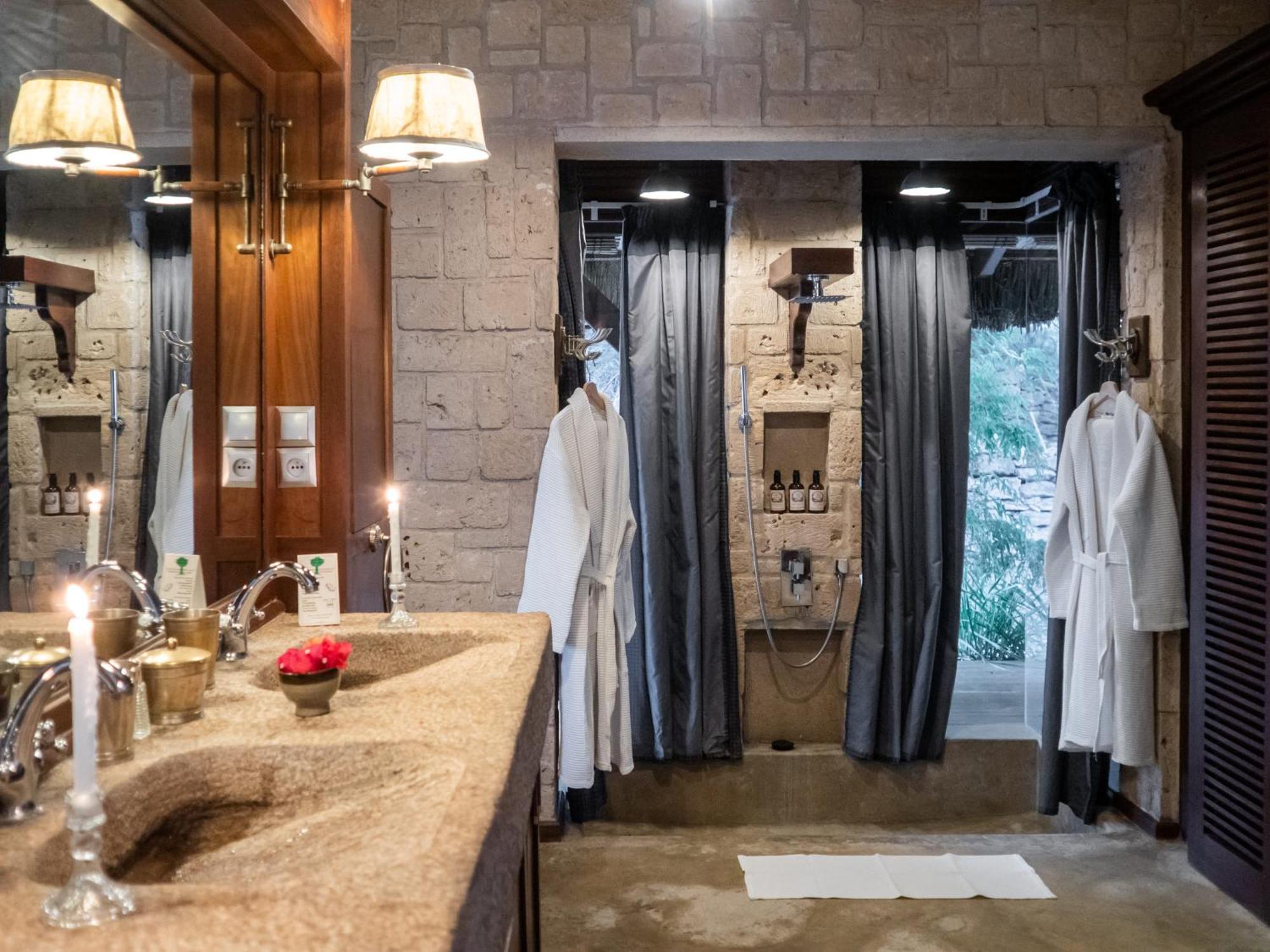 Demeure De La Compagnie Generale Des Huiles Precieuses Bed & Breakfast อิฟาตี ภายนอก รูปภาพ